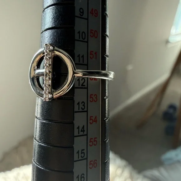 NEW!! White gold plated Circle Bar Pave Ring - Size 6 - Picture 9 of 13